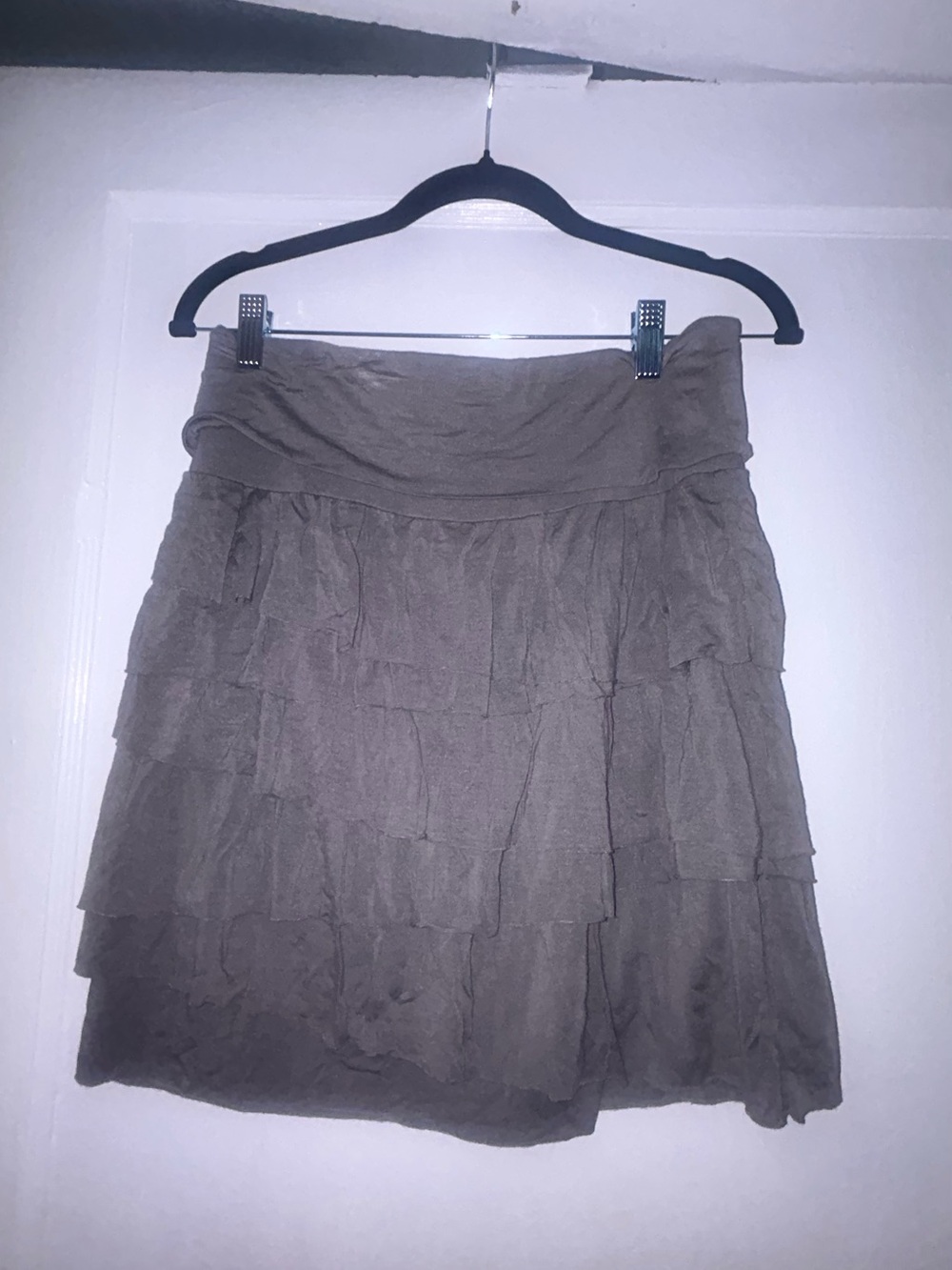 Tiered Ruffle grayish/taupe pull on Women's Skirt size xs by Loft